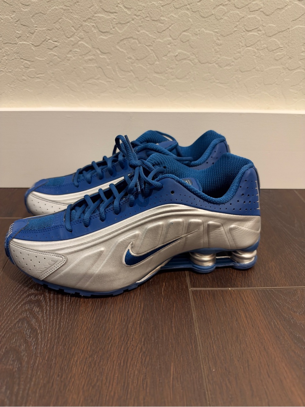 Brand New Nike Shox R4 Blue Silver Brand New Mens Size 10.5